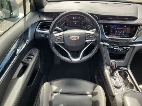 Used 2024 Cadillac XT6 Premium Luxury FWD image 9