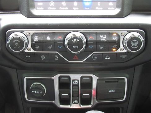 Used 2022 Jeep Wrangler Unlimited Sahara AWD/4WD image 28