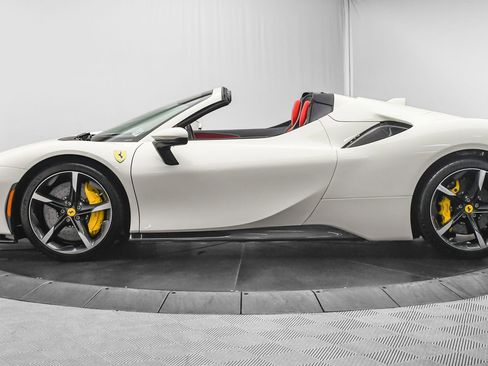 Used 2022 Ferrari SF90 Spider image 4