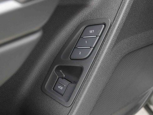 New 2025 Audi Q3 2.0T Premium image 32