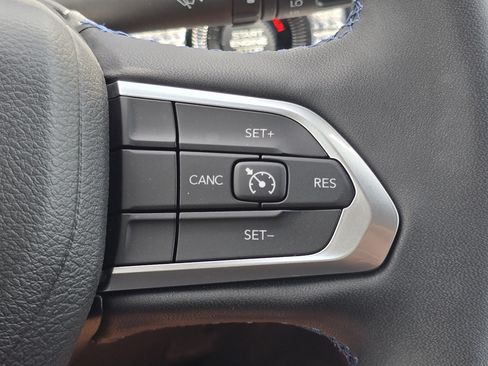 Used 2022 Jeep Compass Latitude AWD/4WD image 13