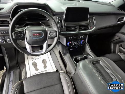 Used 2024 GMC Yukon SLT w/ SLT Luxury Package image 10