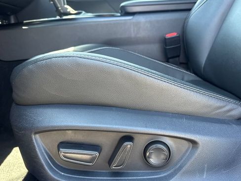 Used 2025 Toyota Camry SE FWD image 12