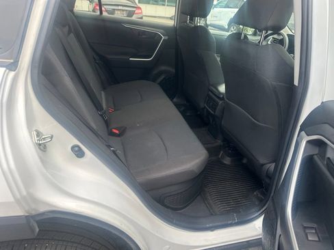Used 2022 Toyota RAV4 LE AWD/4WD image 8