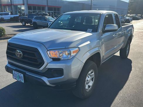 Used 2022 Toyota Tacoma SR w/ SR Convenience Package image 1