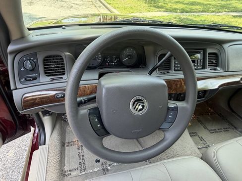 Used 2006 Mercury Grand Marquis GS RWD image 17