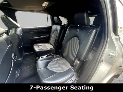 Used 2022 Toyota Highlander XSE AWD/4WD image 22