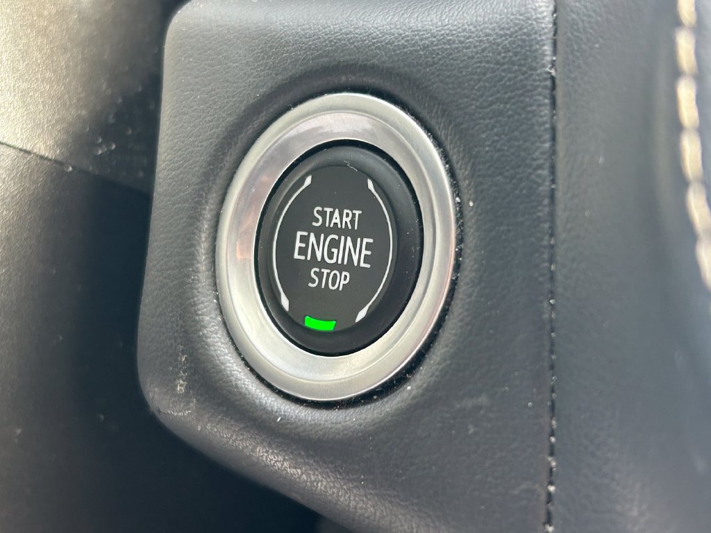 Used 2023 GMC Yukon XL SLT AWD/4WD image 31