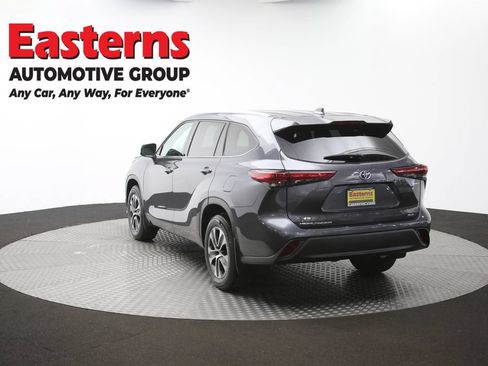 Used 2022 Toyota Highlander XLE AWD/4WD image 67