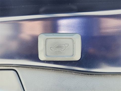 Used 2022 Toyota RAV4 XLE Premium image 9