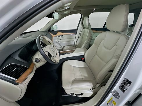 Used 2022 Volvo XC90 T6 Momentum w/ Advanced Package AWD/4WD image 13