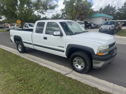 Used 2002 Chevrolet Silverado 2500 LS w/ Off-Road Skid Plate Pkg AWD/4WD image 2