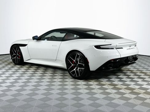 Used 2024 Aston Martin DB12 Coupe RWD image 2
