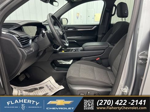 Used 2025 GMC Acadia Elevation AWD/4WD image 8