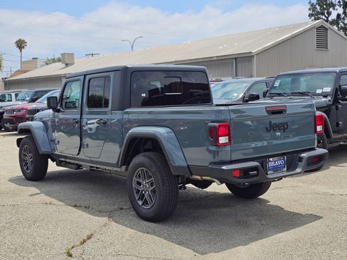 New 2026 Jeep Gladiator Sport AWD/4WD image 5