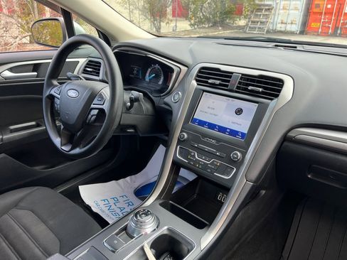 Used 2019 Ford Fusion SE image 28