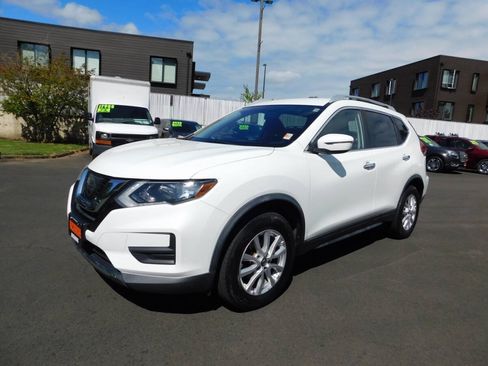 Used 2017 Nissan Rogue SV AWD/4WD image 4