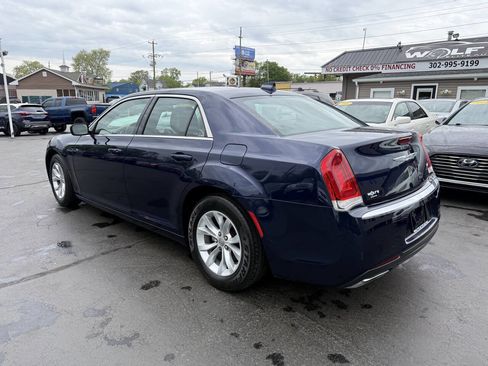 Used 2016 Chrysler 300 Limited RWD image 6