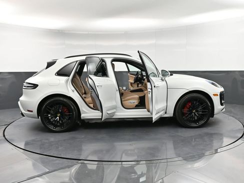 Certified 2025 Porsche Macan GTS image 36