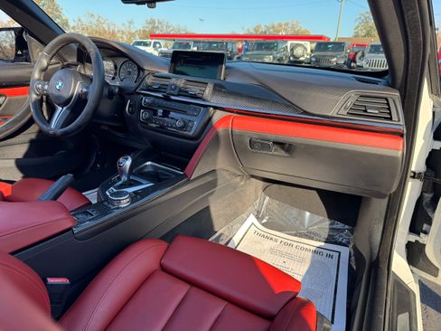 Used 2015 BMW M4 Convertible image 14