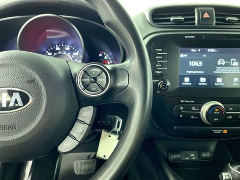 Used 2018 Kia Soul + image 13