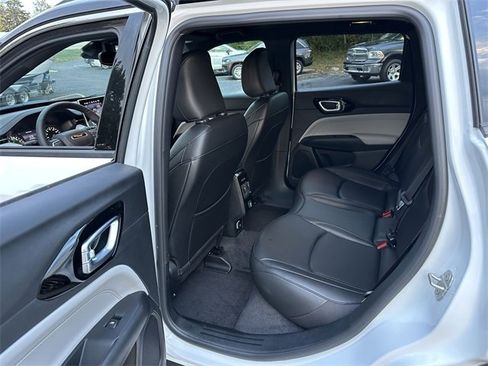 Used 2024 Jeep Compass Limited image 12