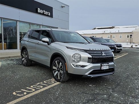 New 2026 Mitsubishi Outlander SE image 1