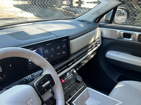 Used 2025 Hyundai Santa Fe SEL FWD image 37