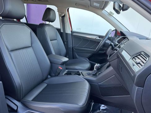 Certified 2022 Volkswagen Tiguan SE w/ Panoramic Sunroof Package image 10