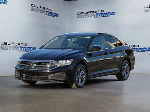 Used 2022 Volkswagen Jetta SE image 9