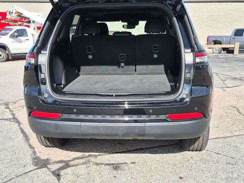 Used 2023 Jeep Grand Cherokee Altitude AWD/4WD image 28