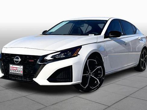 Certified 2025 Nissan Altima 2.5 SR image 1