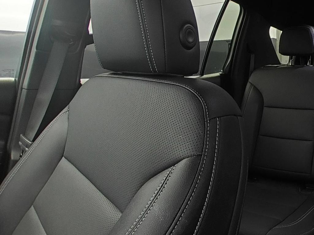 Certified 2026 Chevrolet Traverse LT AWD/4WD image 9