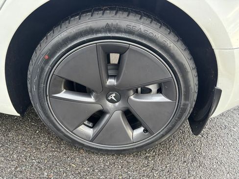 Used 2023 Tesla Model 3 Standard Range image 9