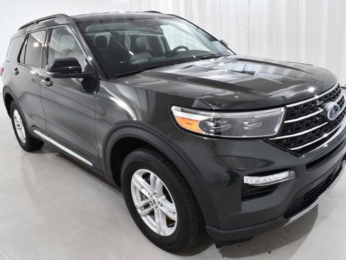 Used 2022 Ford Explorer XLT w/ Equipment Group 202A image 5