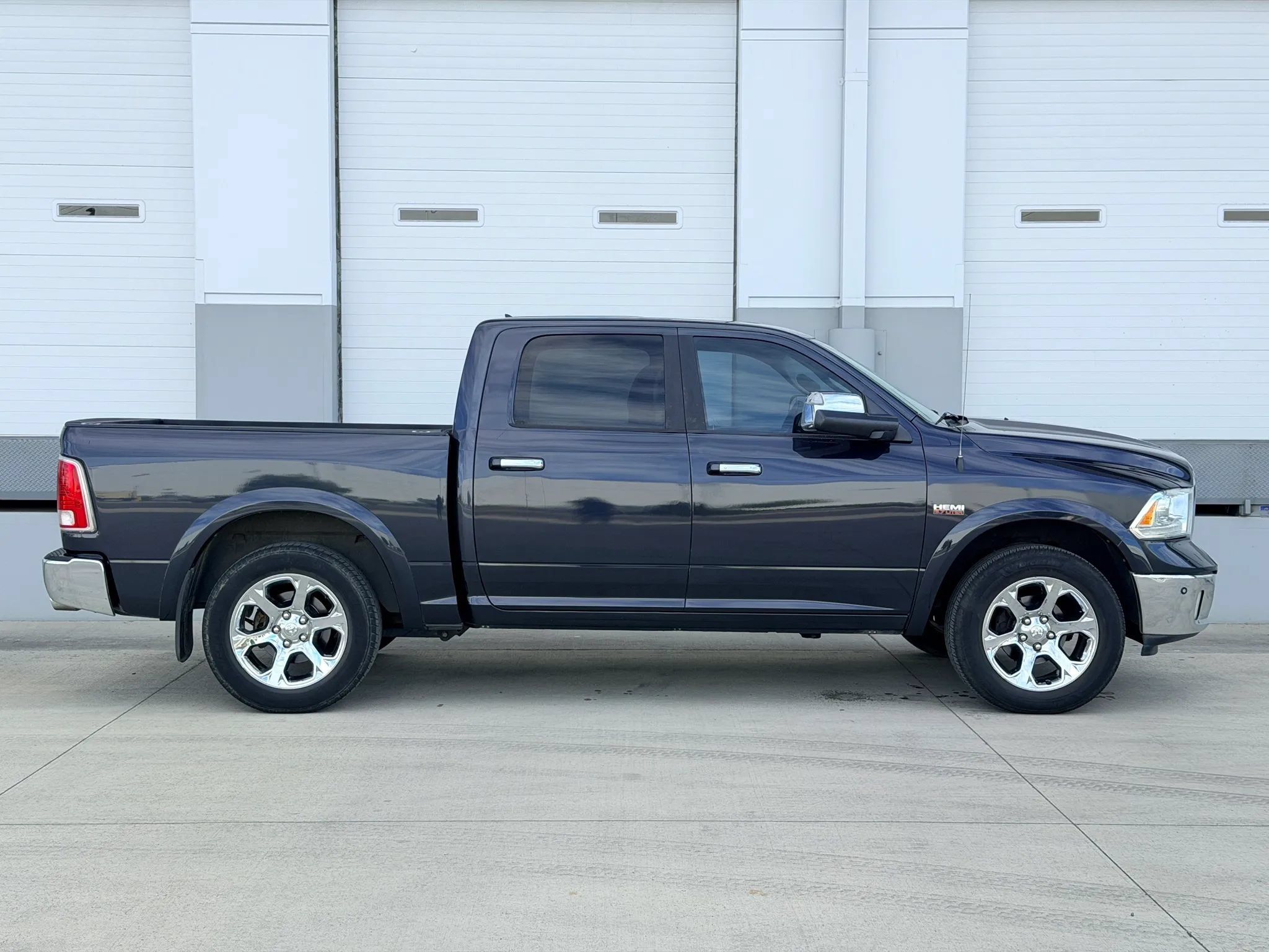 Used 2018 RAM 1500 Laramie w/ Convenience Group AWD/4WD image 6