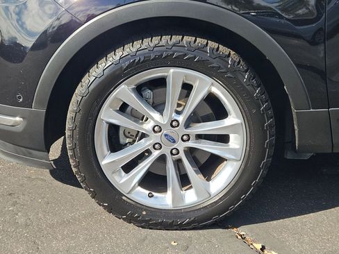 Used 2019 Ford Explorer Limited w/ Ford Safe & Smart Package image 10