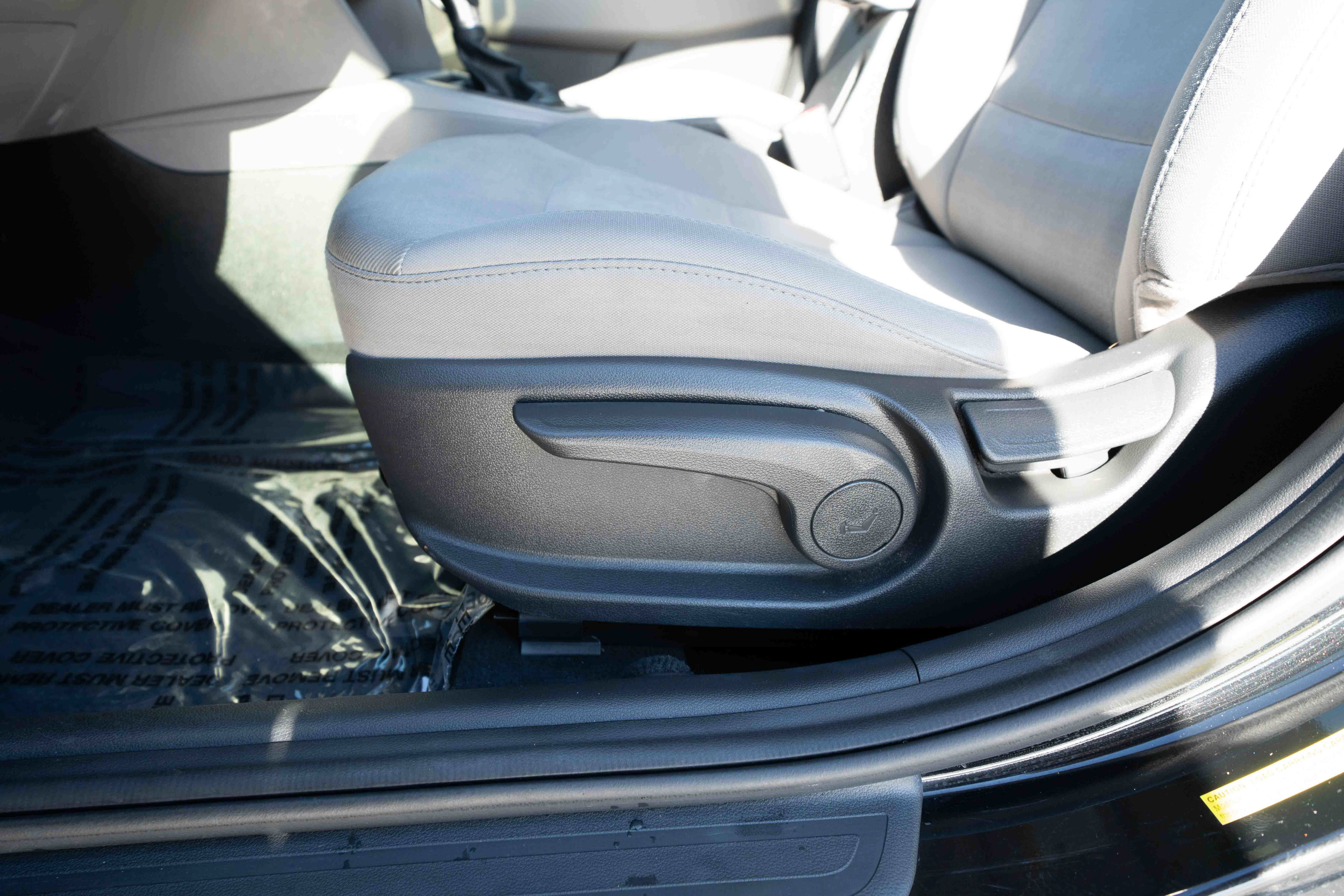 Used 2018 Hyundai Elantra Value Edition FWD image 12