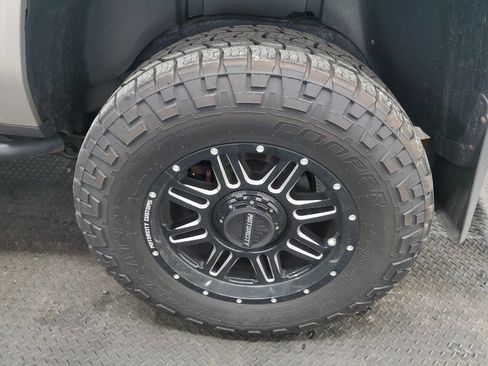 Used 2009 HUMMER H3T Luxury image 21