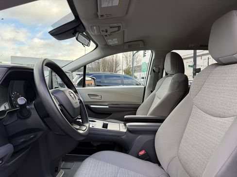 Used 2024 Toyota Sienna LE image 14