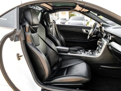 Used 2017 Mercedes-Benz SLC 300 image 32