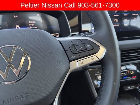 Used 2025 Volkswagen Jetta SE image 28