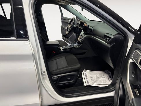 Used 2022 Ford Explorer XLT image 15