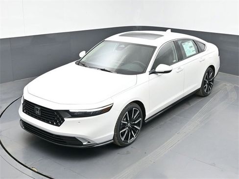 New 2025 Honda Accord Touring image 15
