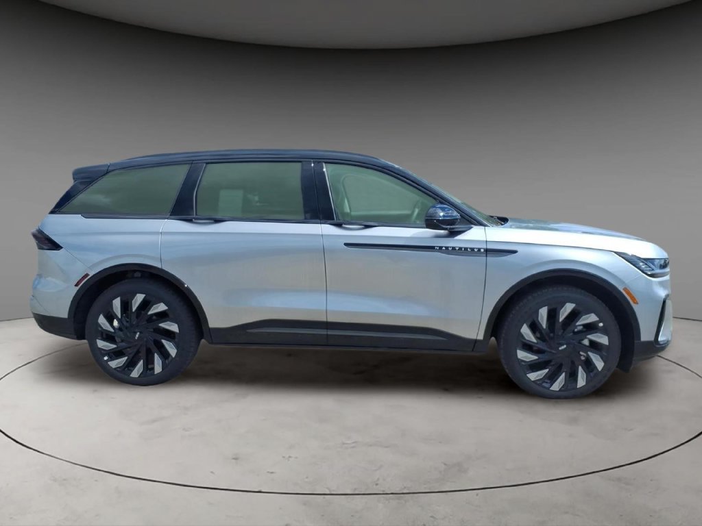 New 2026 Lincoln Nautilus Reserve w/ Jet Appearance Package AWD/4WD image 9