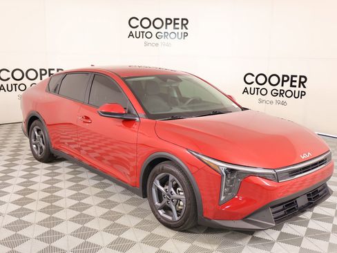 Used 2025 Kia K4 LXS image 1