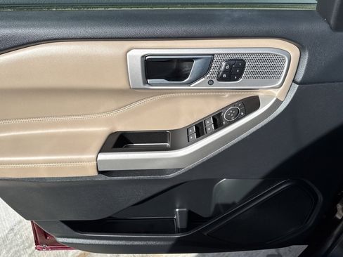Used 2022 Ford Explorer Limited w/ Equipment Group 301A image 19