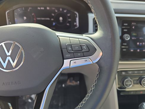 Used 2023 Volkswagen Atlas SE w/ Panoramic Sunroof Package AWD/4WD image 16