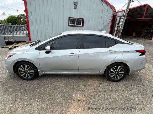 Used 2022 Nissan Versa SV image 8
