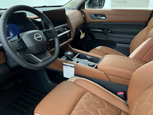 New 2026 Nissan Pathfinder Platinum image 15